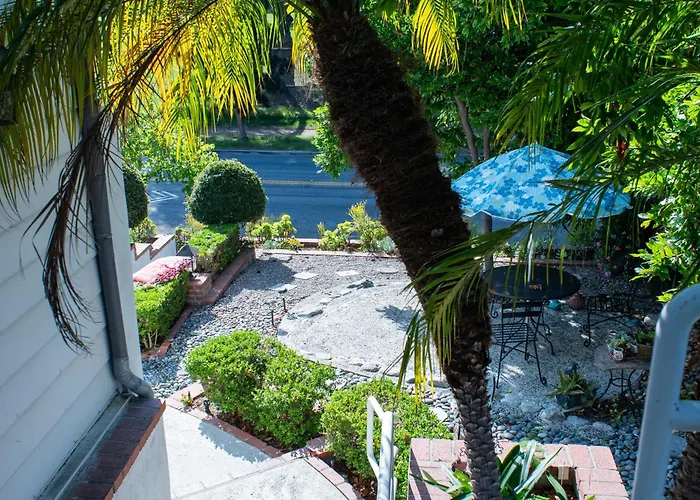 Large Luxury Studio With View In Santa Monica