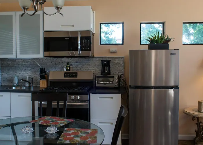 Large Luxury Studio With View In Santa Monica