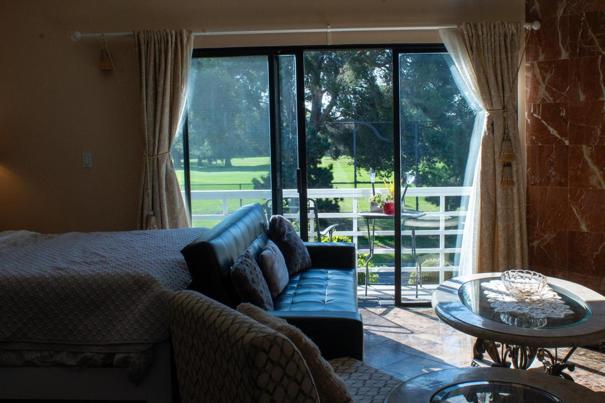Large Luxury With View In Homestay *